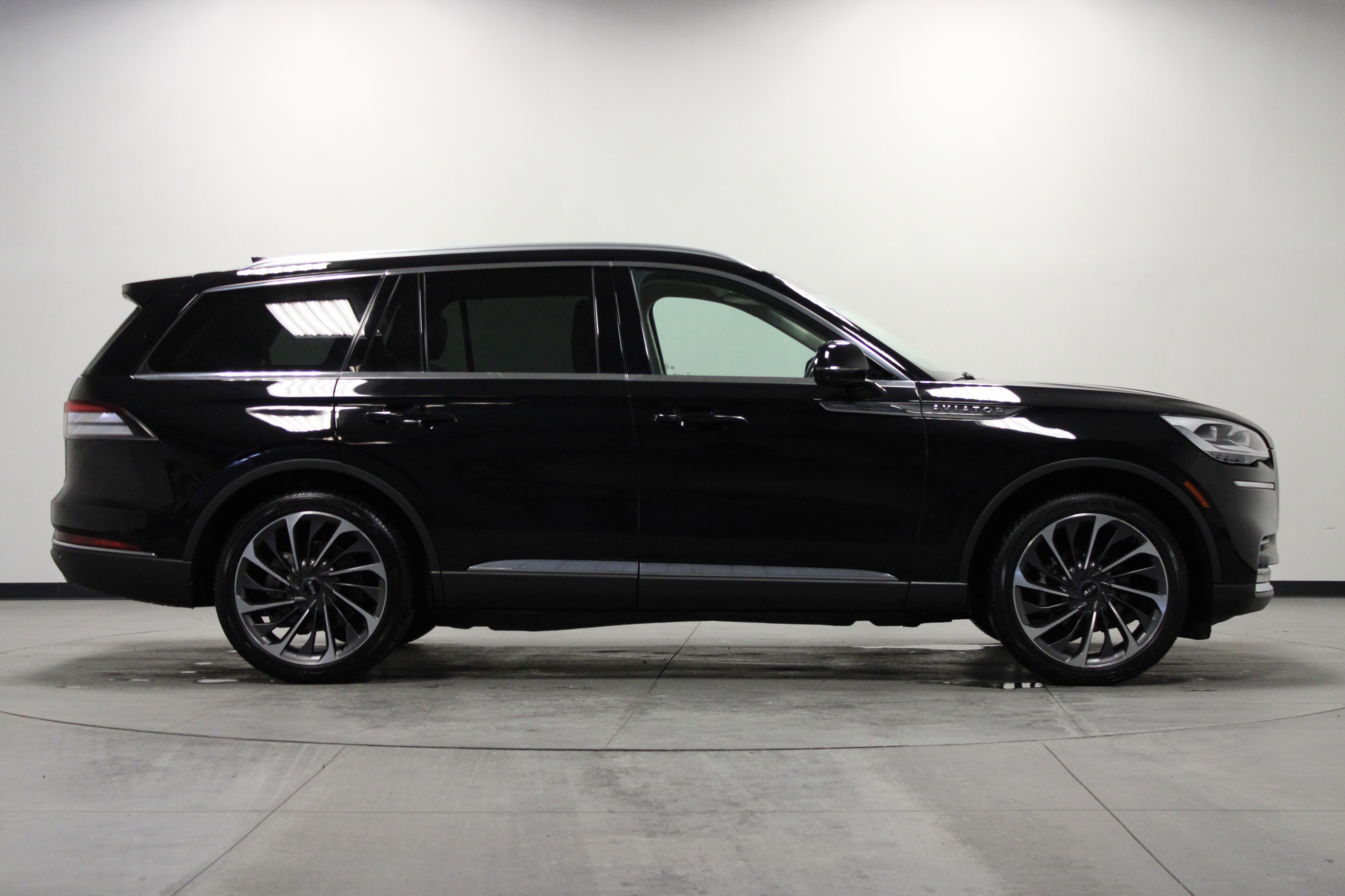 Used 2020 Lincoln Aviator Reserve w/ Equipment Group 202A image 3