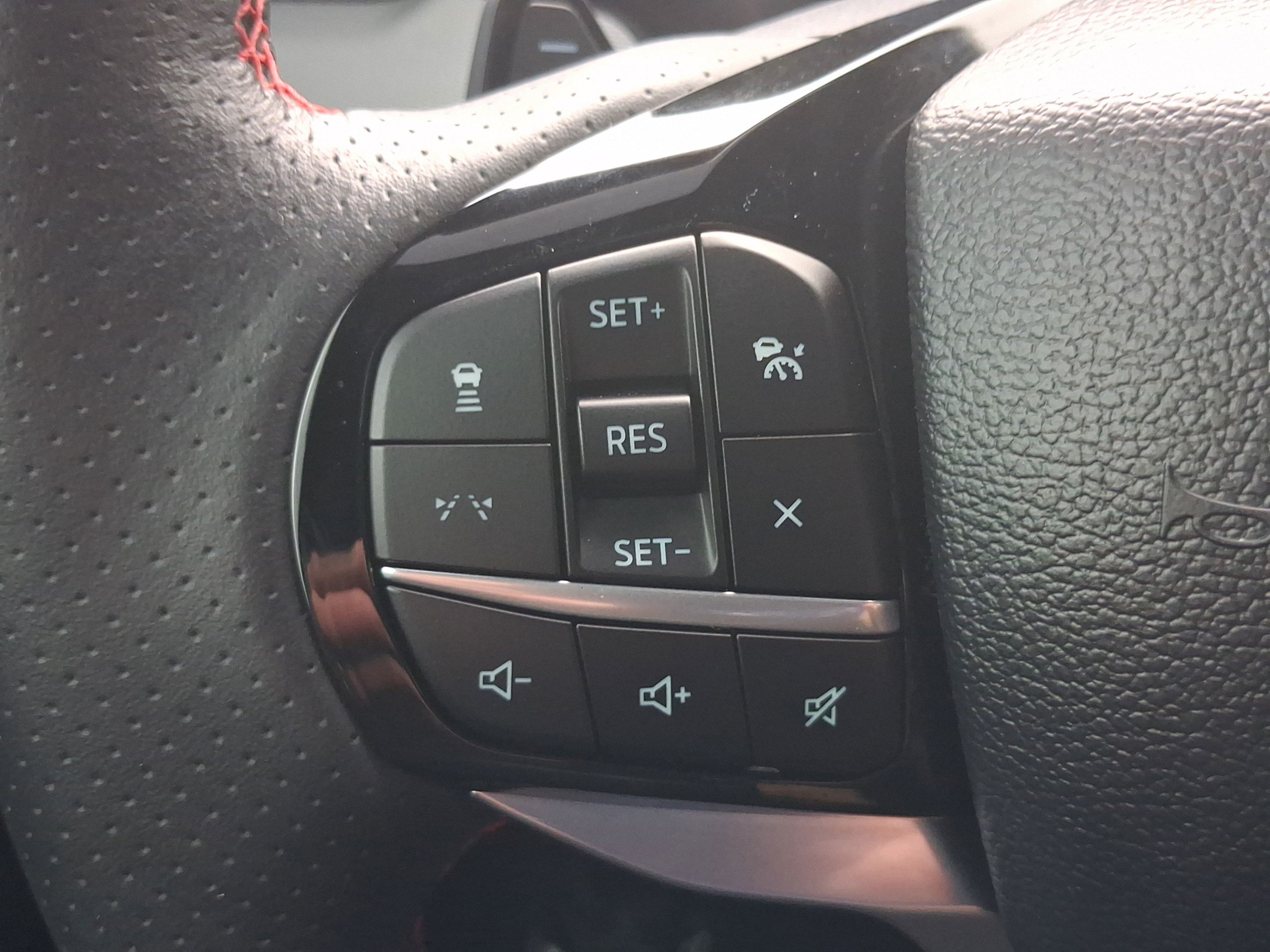 Used 2025 Ford Explorer ST AWD/4WD image 24