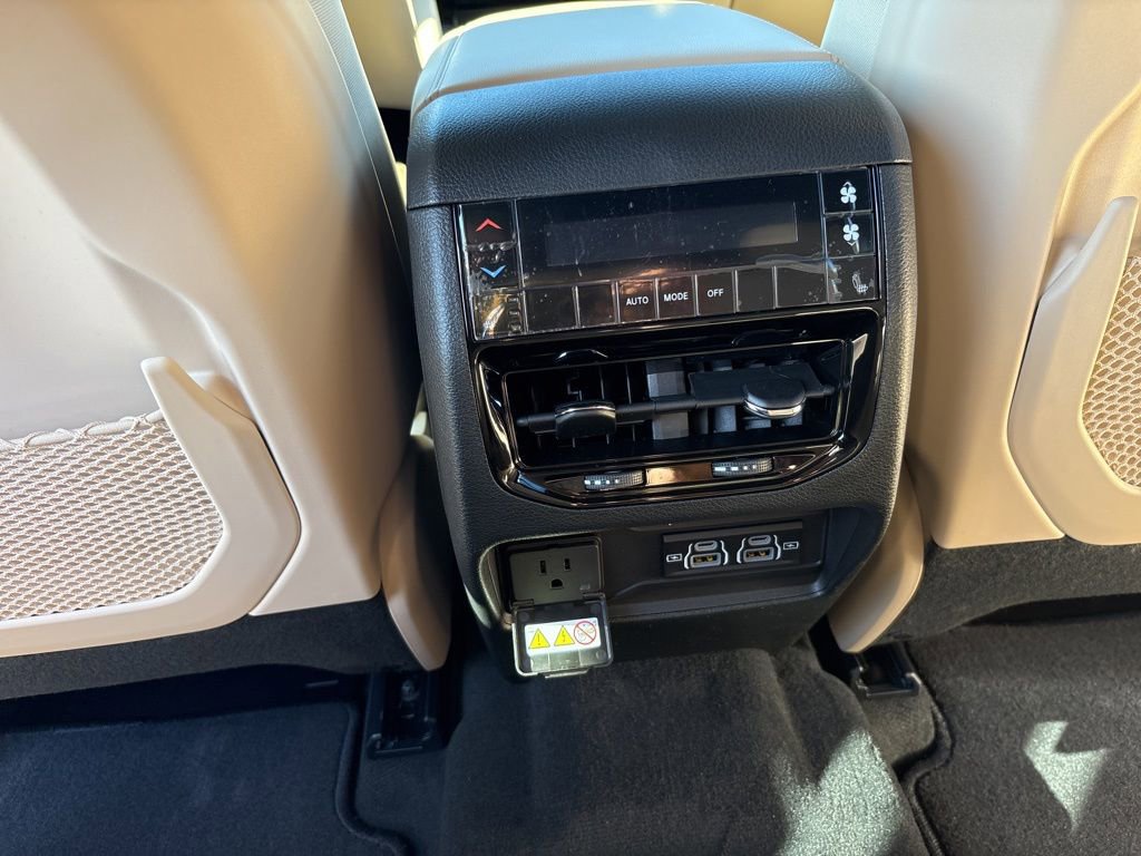 New 2025 Jeep Grand Cherokee L Limited w/ Black Appearance Package image 39