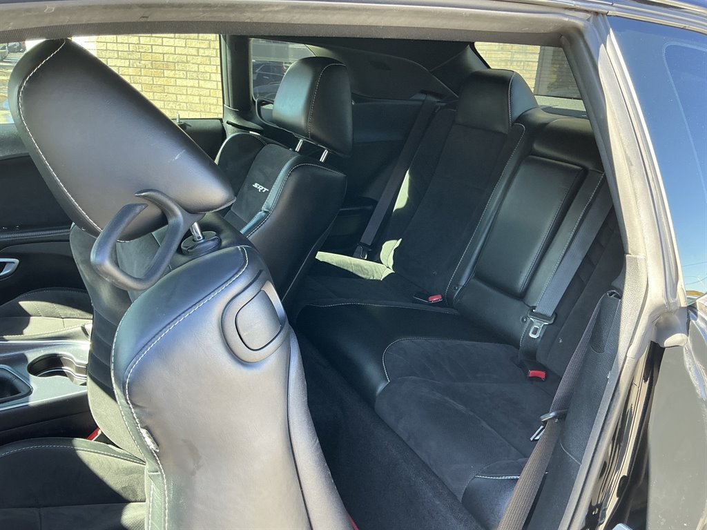 Used 2015 Dodge Challenger SRT RWD image 12
