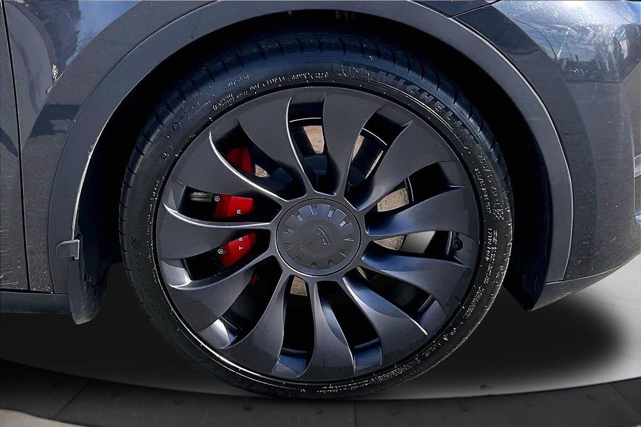 Used 2024 Tesla Model Y Performance image 36