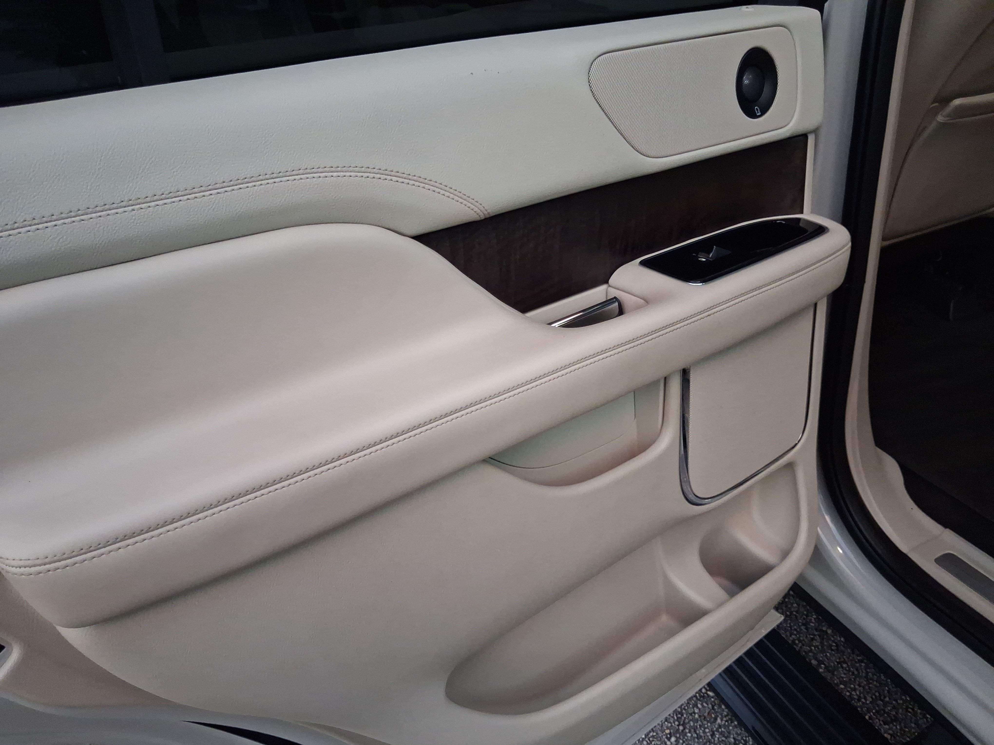 Certified 2021 Lincoln Navigator Reserve RWD image 9