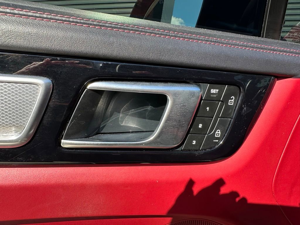 Certified 2023 Porsche Cayenne Platinum Edition image 18