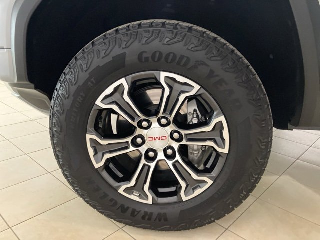 Used 2024 GMC Canyon AT4 w/ Technology Package image 29