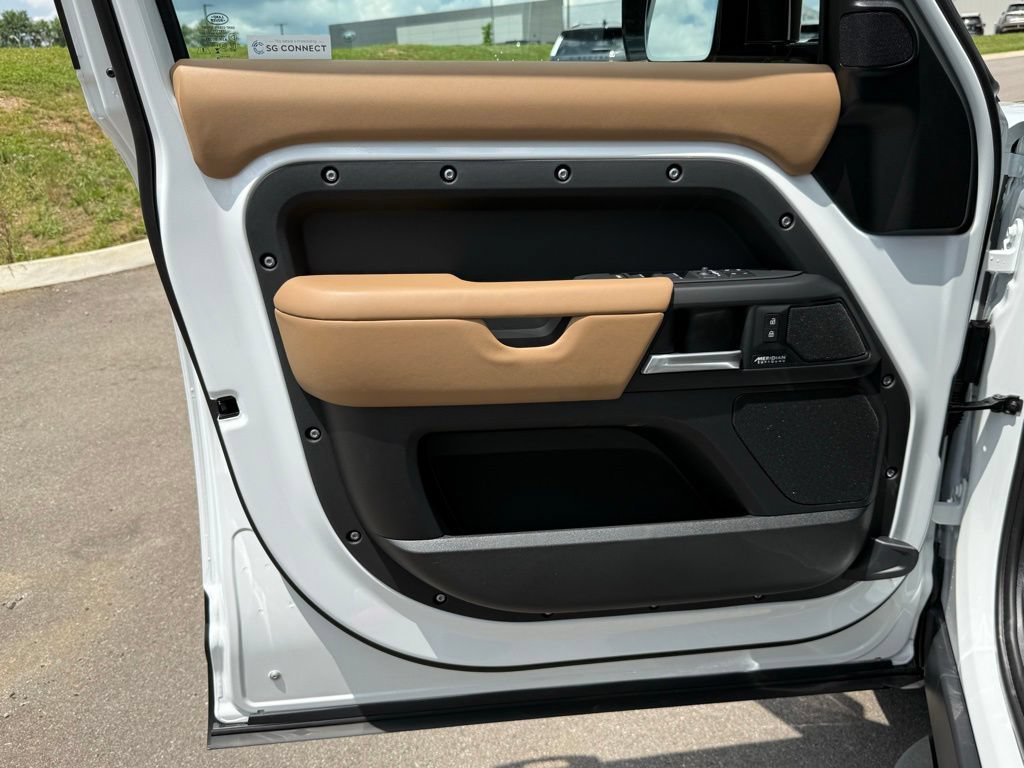 New 2026 Land Rover Defender 110 X-Dynamic SE AWD/4WD image 15