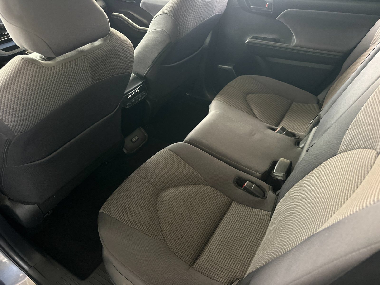 Used 2025 Toyota Highlander LE AWD/4WD image 11