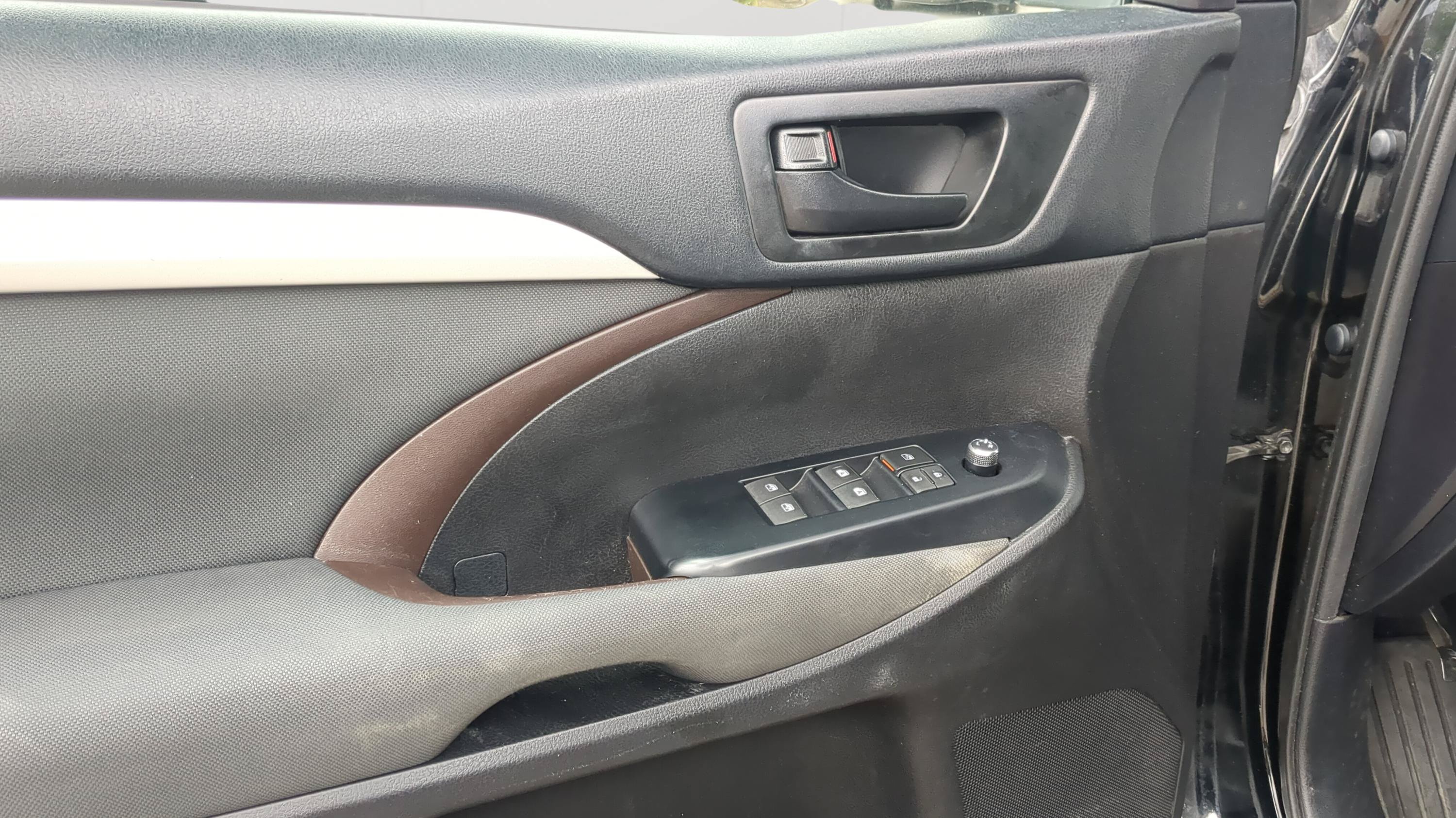 Used 2019 Toyota Highlander LE FWD image 11