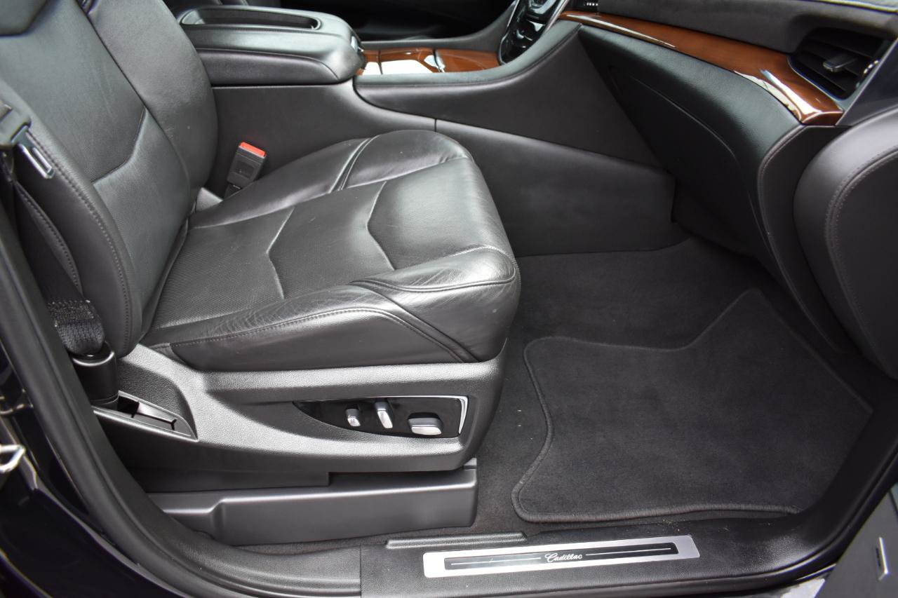 Used 2019 Cadillac Escalade Premium Luxury RWD image 30