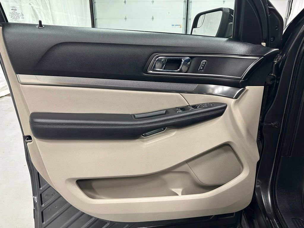Used 2018 Ford Explorer XLT w/ Equipment Group 201A AWD/4WD image 8