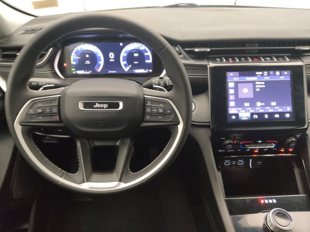Used 2023 Jeep Grand Cherokee Laredo AWD/4WD image 22