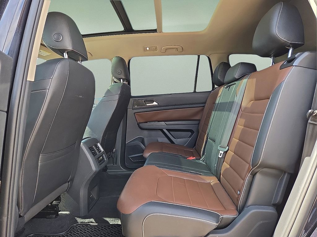 Used 2021 Volkswagen Atlas SEL Premium image 16