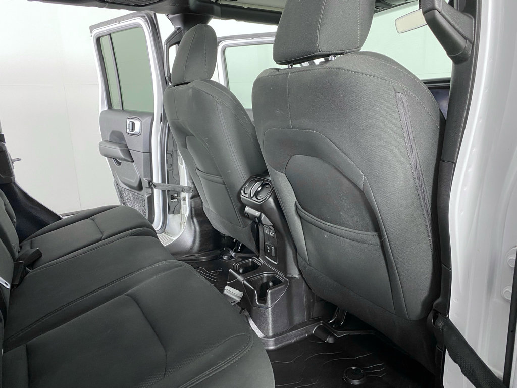 Used 2018 Jeep Wrangler Unlimited Sahara image 17