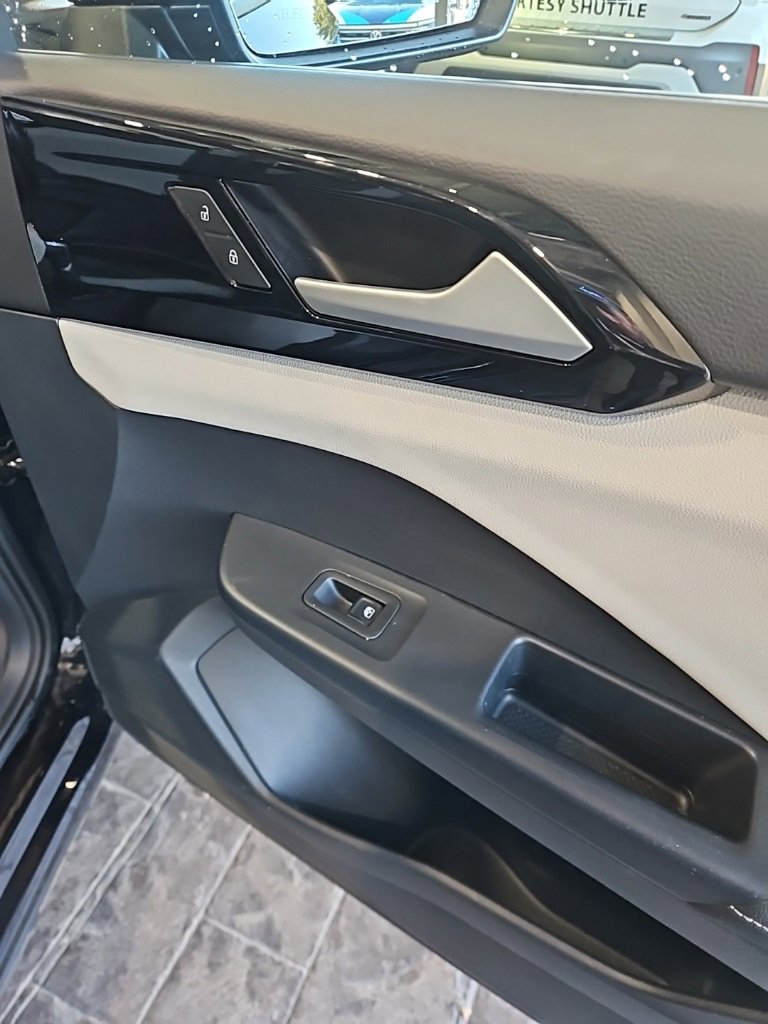 Used 2025 Volkswagen Taos S image 11