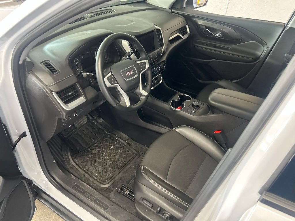Used 2023 GMC Terrain SLT AWD/4WD image 3