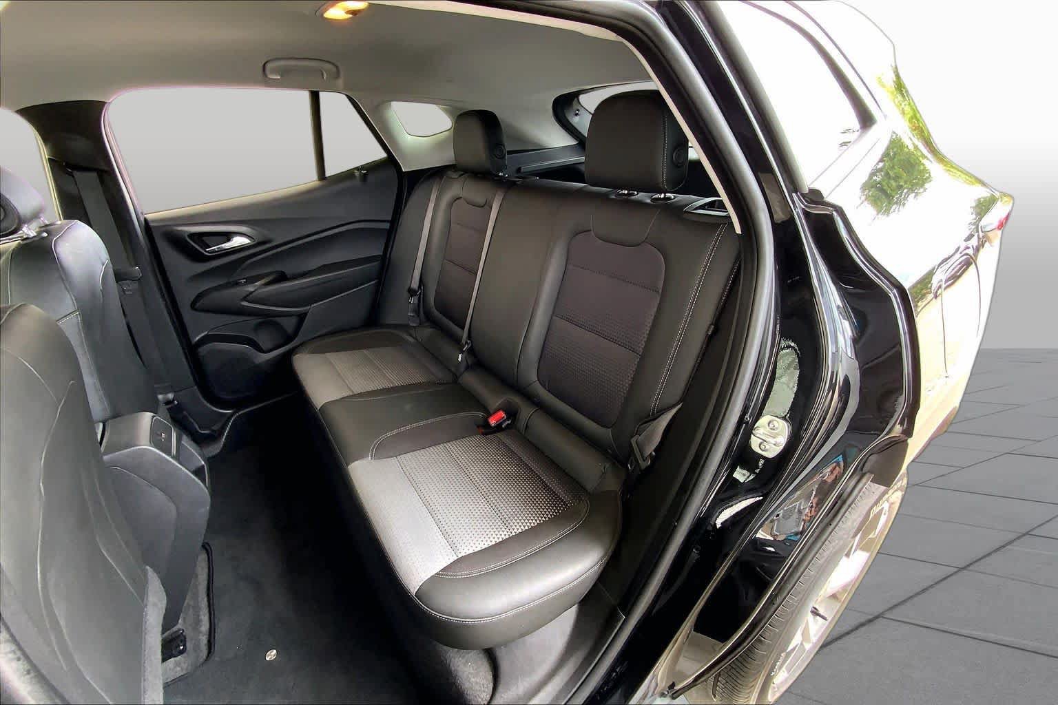 Used 2025 Chevrolet Trax LT FWD image 21