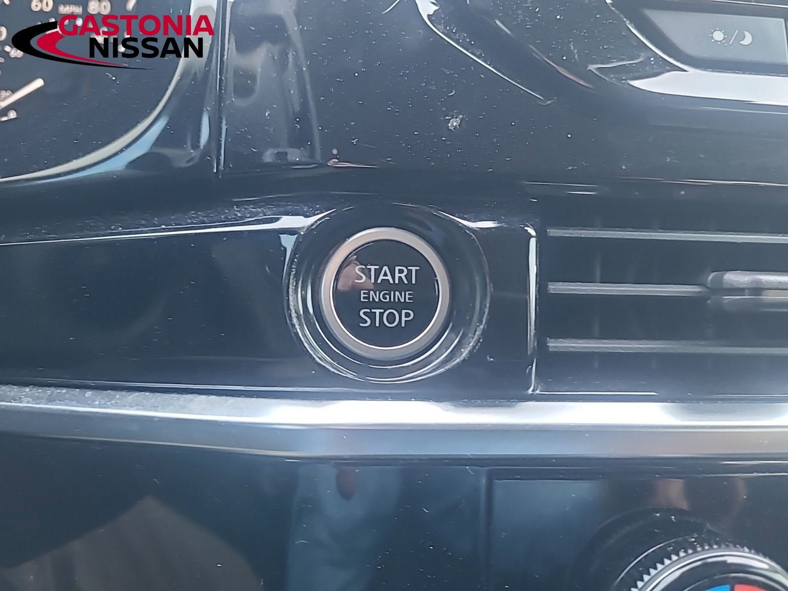 Used 2022 Nissan Pathfinder S image 37