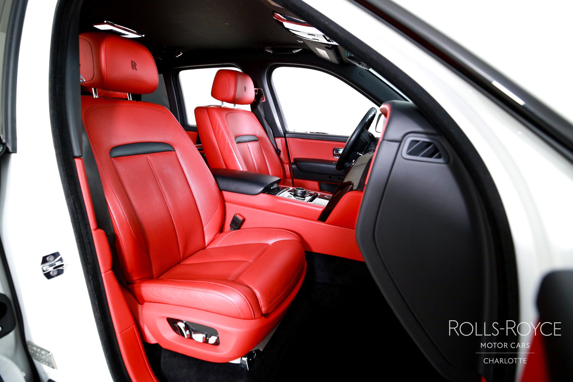 Used 2021 Rolls-Royce Cullinan Black Badge image 35