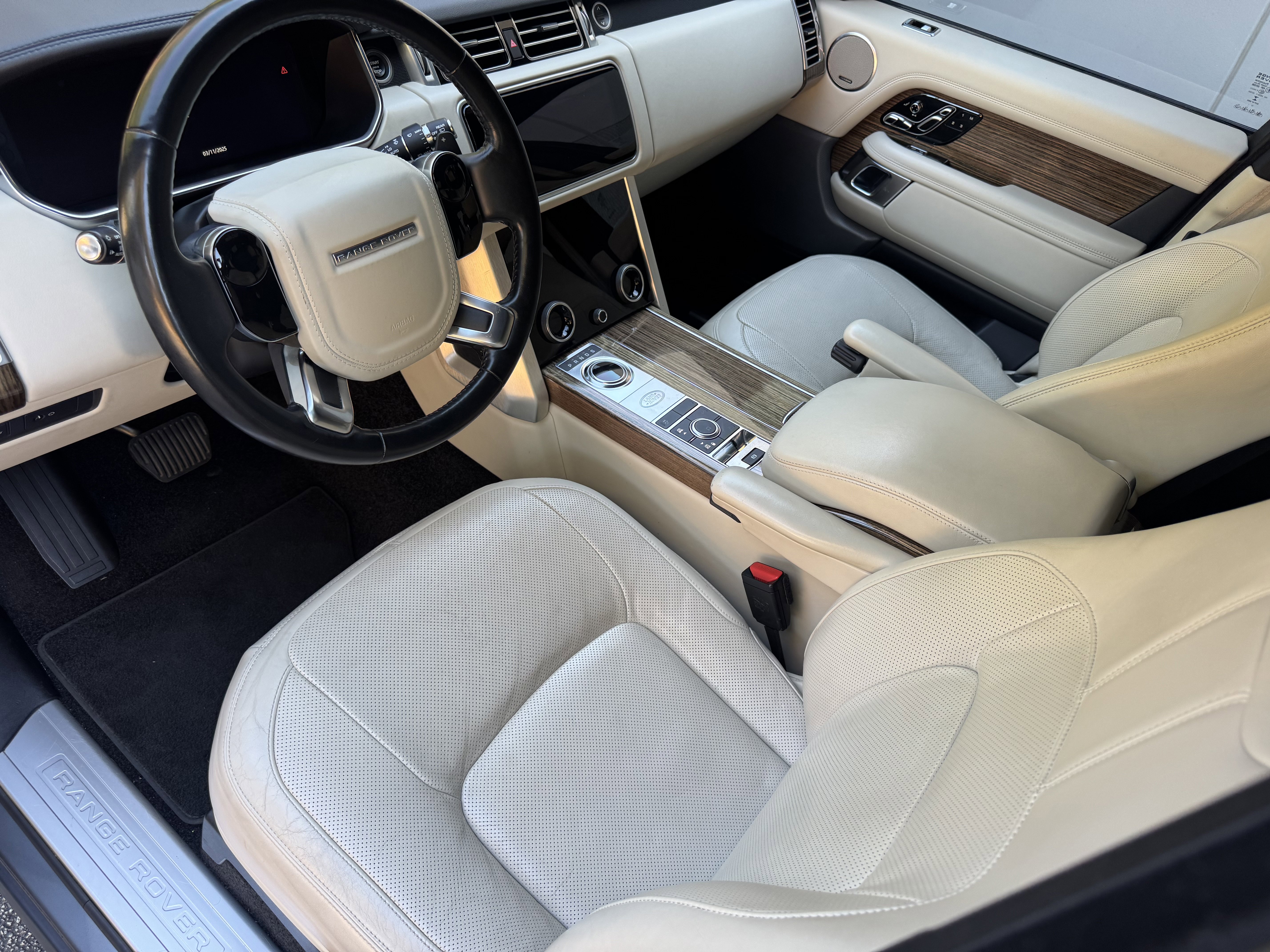 Used 2018 Land Rover Range Rover HSE image 24