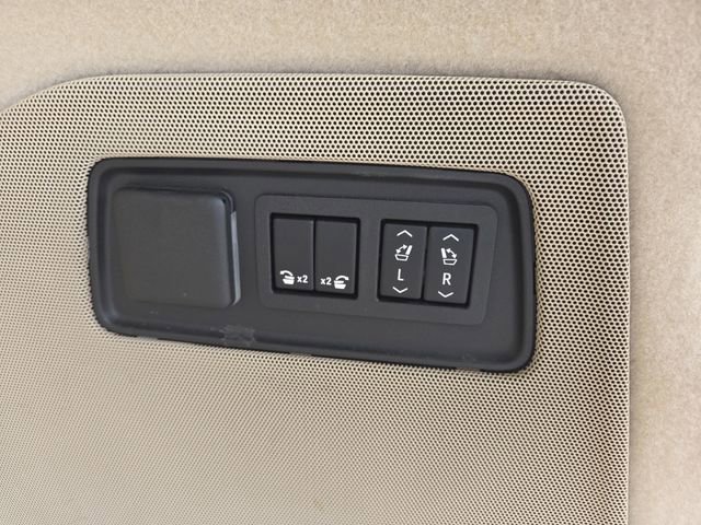 Used 2021 Cadillac Escalade Premium Luxury w/ Driver Assist Tech Package image 21