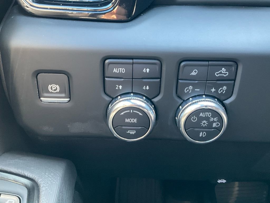 Used 2024 GMC Sierra 1500 AT4X image 11