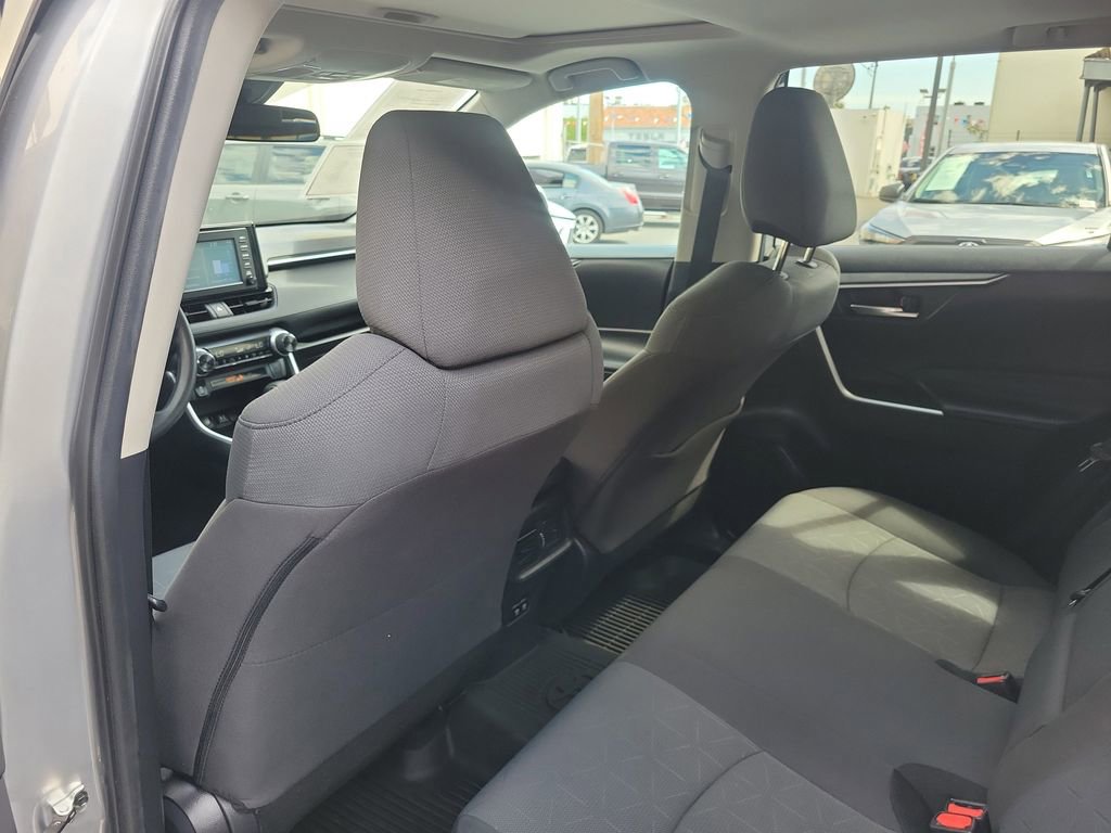 Used 2019 Toyota RAV4 XLE FWD image 16