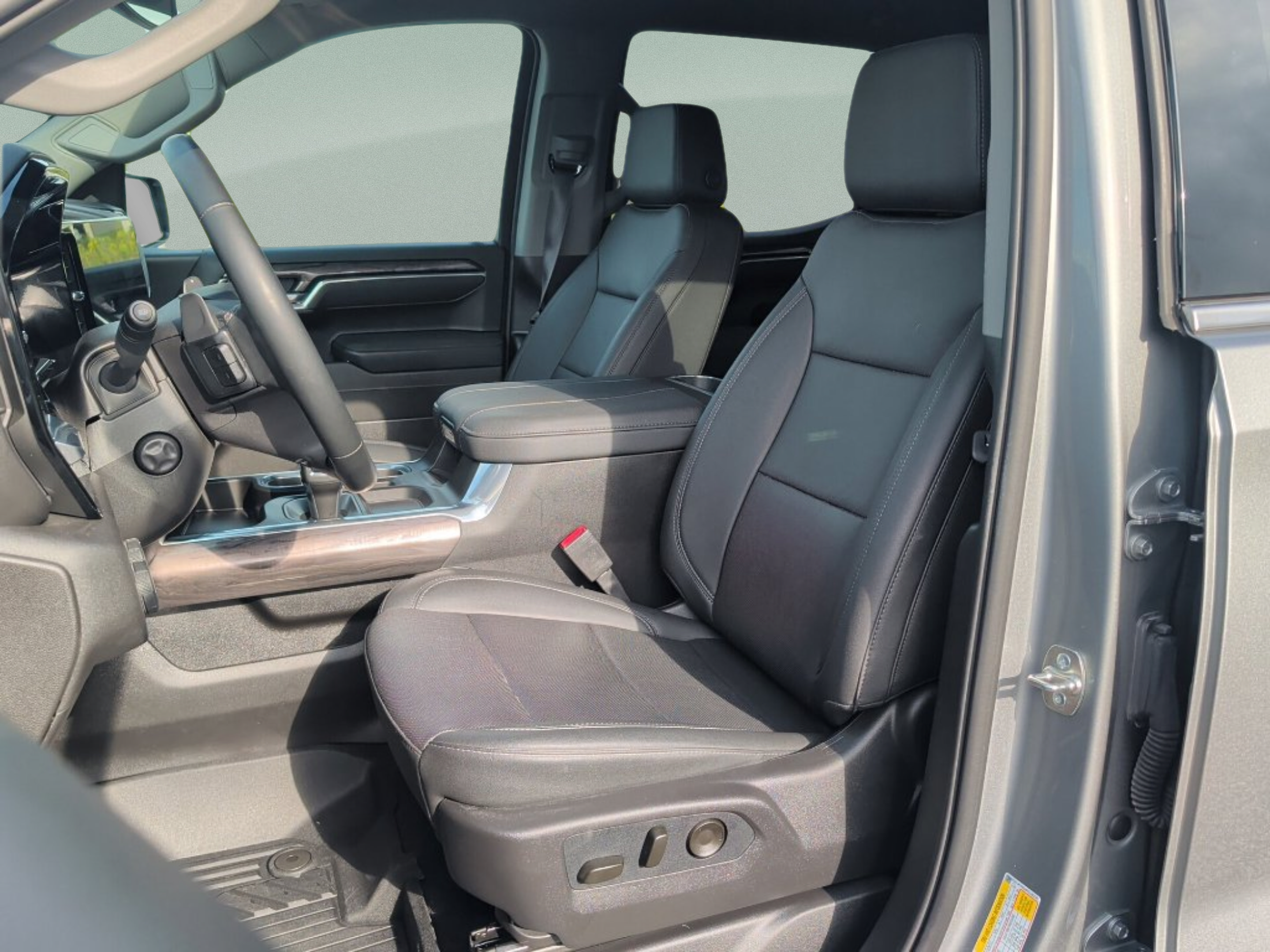 Used 2026 Chevrolet Silverado 1500 LTZ AWD/4WD image 16