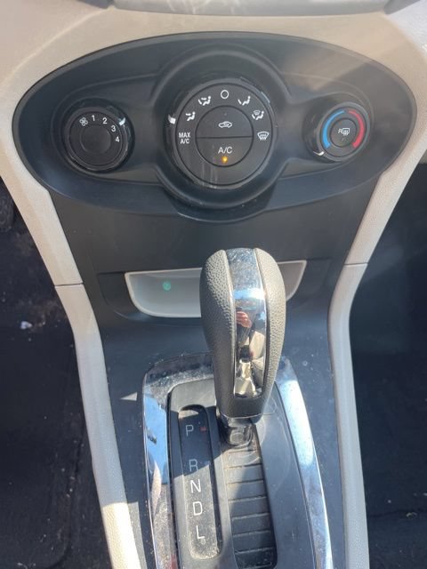 Used 2012 Ford Fiesta SE FWD image 3