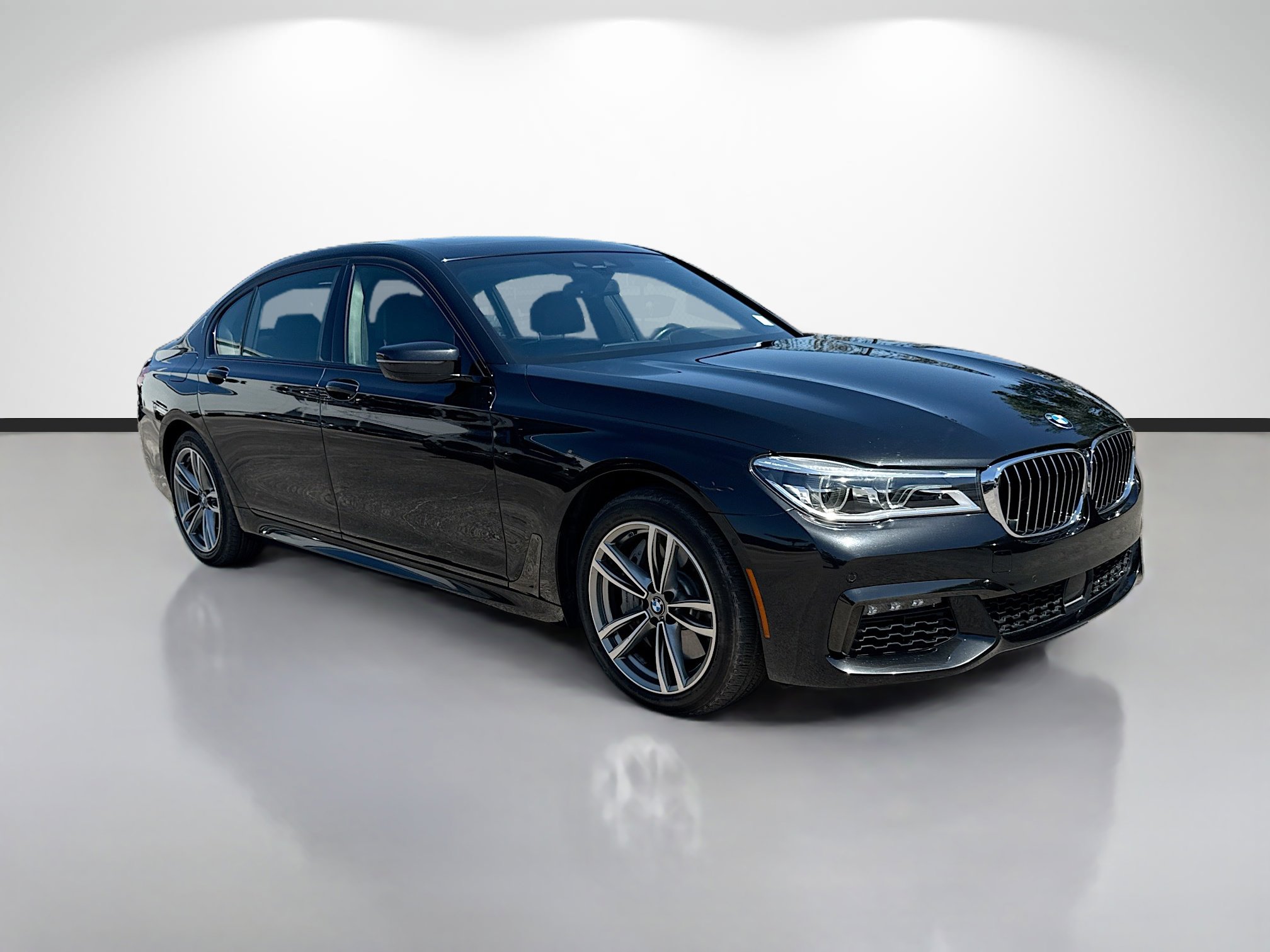 Used 2019 BMW 750i xDrive w/ Executive Package AWD/4WD image 1