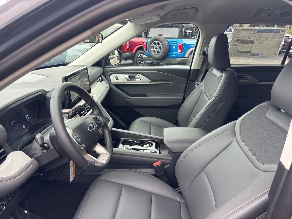 New 2026 Ford Explorer Active w/ Active Comfort Package RWD image 28
