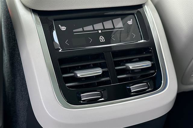 Certified 2025 Volvo XC90 T8 Ultra w/ Protection Package Premier image 13