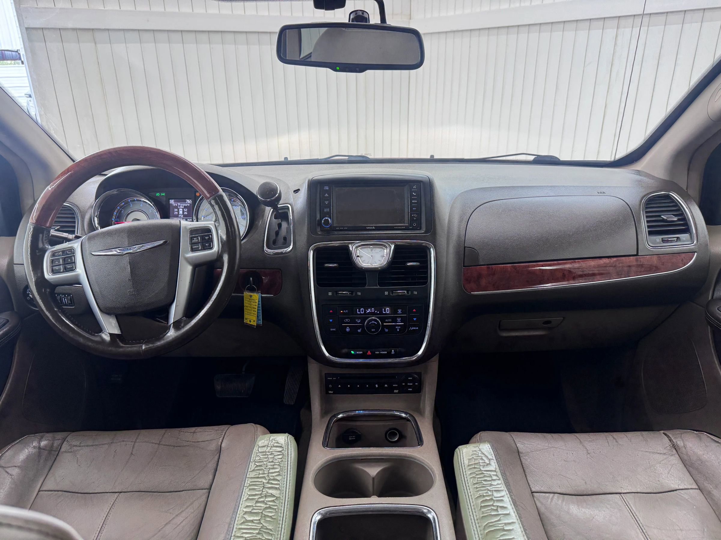 Used 2012 Chrysler Town & Country Limited w/ Luxury Group image 18