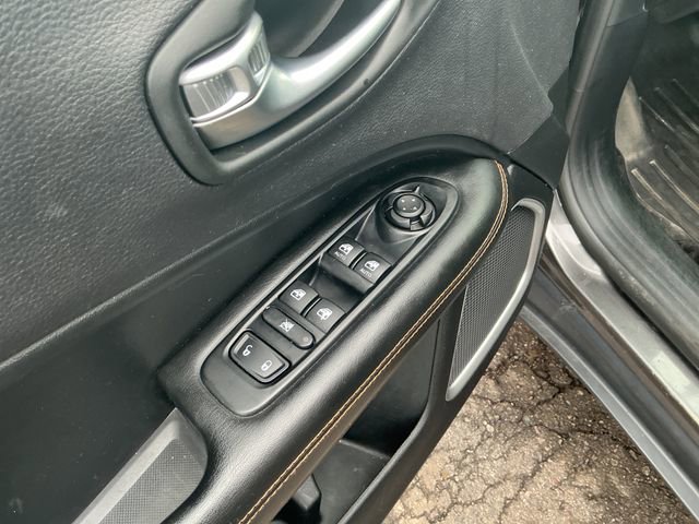 Used 2018 Jeep Compass Limited w/ Navigation Group AWD/4WD image 18