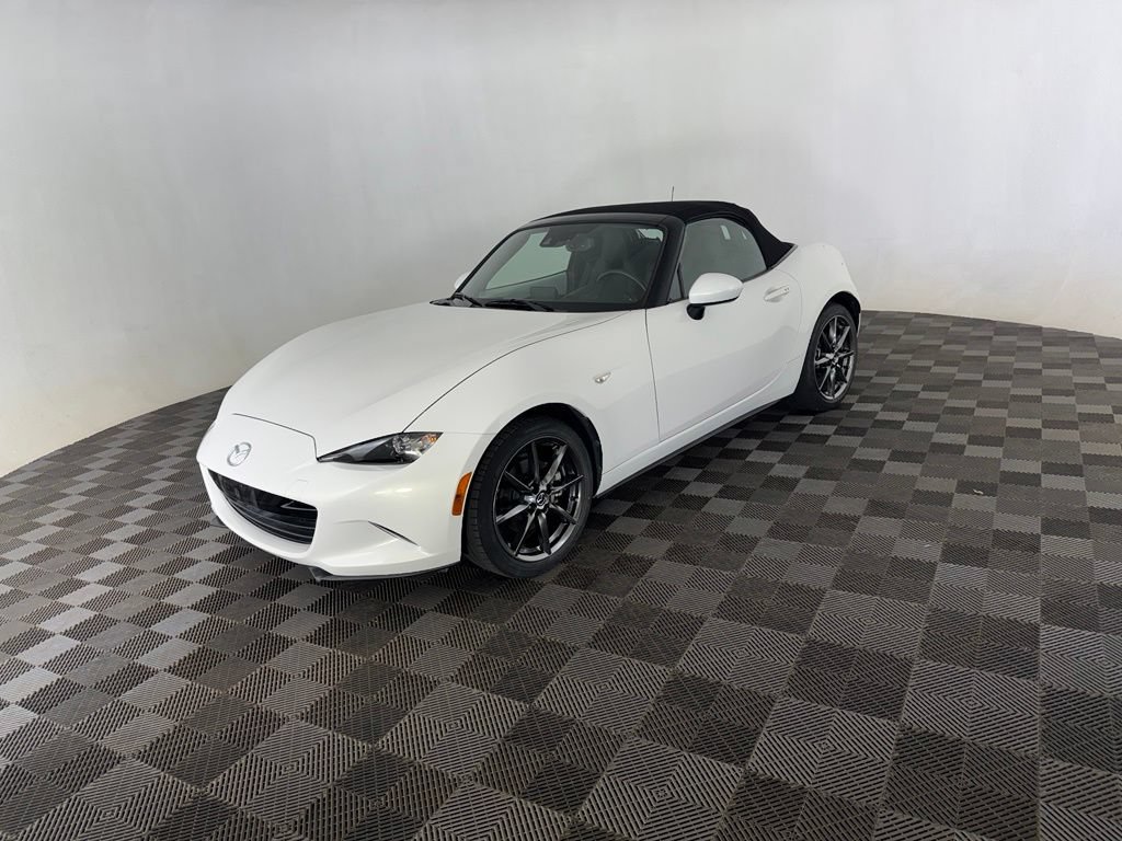 Used 2017 MAZDA MX-5 Miata Grand Touring RWD image 3