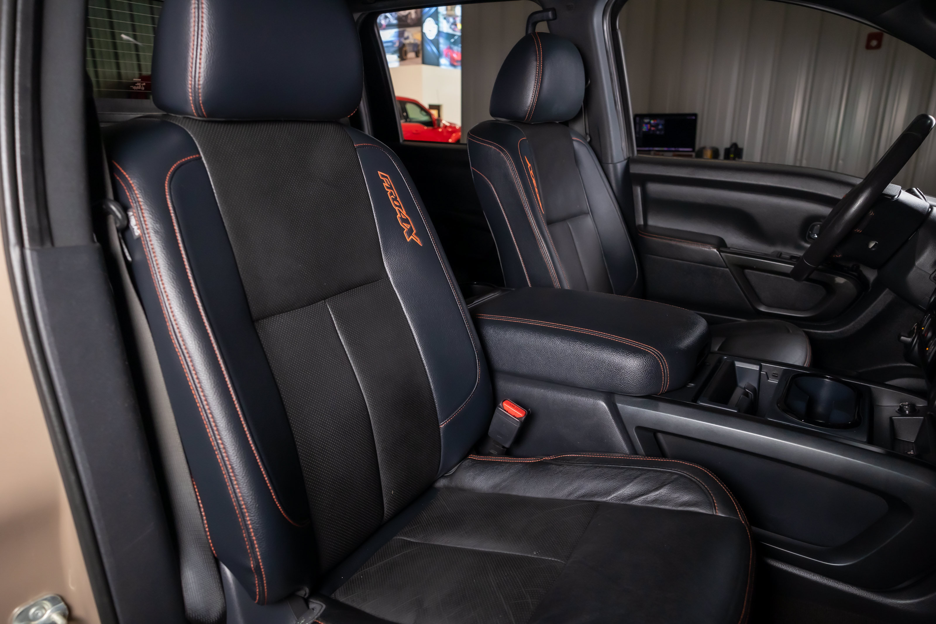 Used 2020 Nissan Titan PRO-4X w/ Pro-4x Convenience Package AWD/4WD image 22