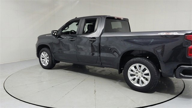 Used 2022 Chevrolet Silverado 1500 Custom image 3