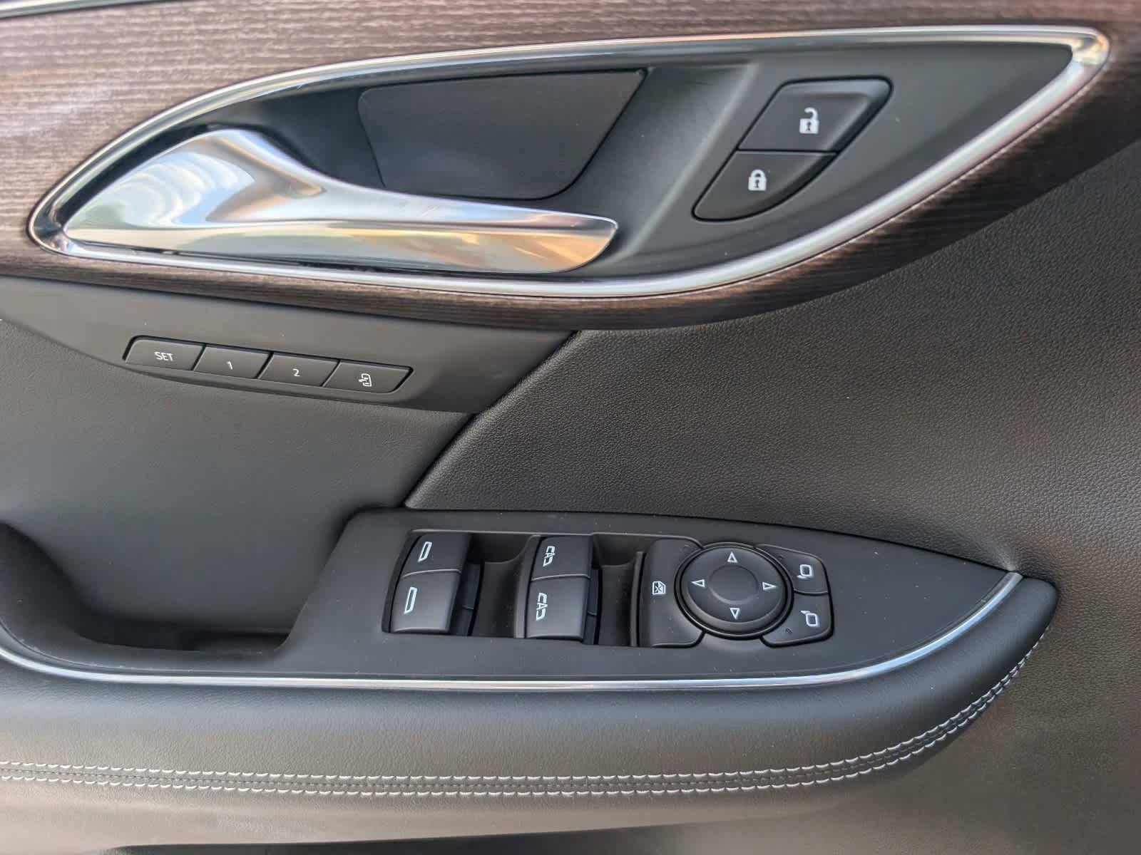 Certified 2021 Buick Envision Avenir w/ Technology Package II AWD/4WD image 19