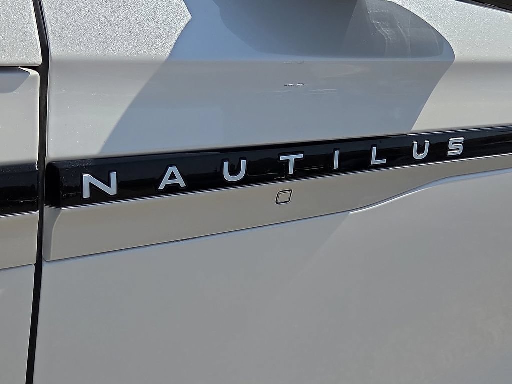 Used 2024 Lincoln Nautilus Premier AWD/4WD image 10