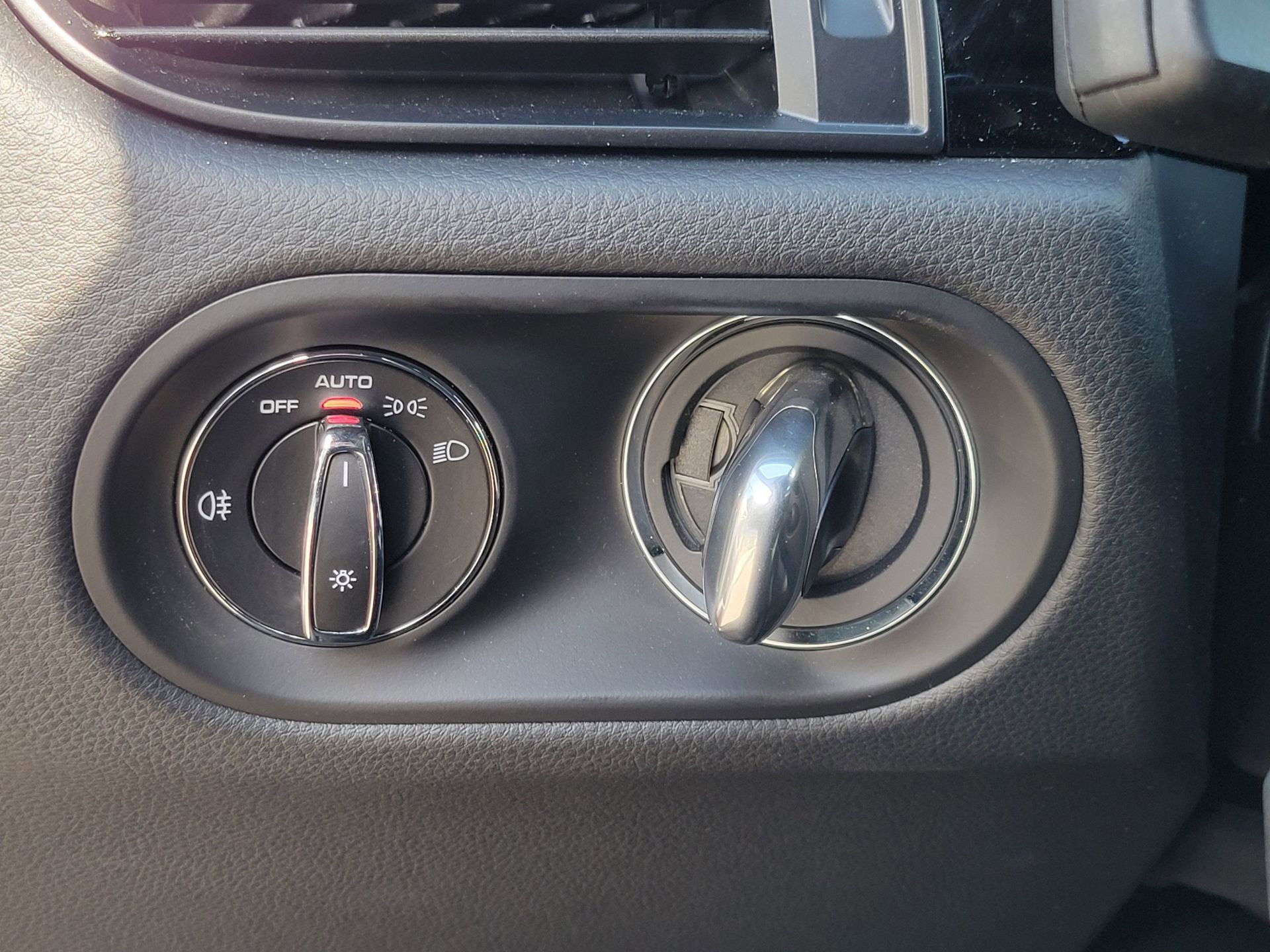 Used 2025 Porsche Macan image 20