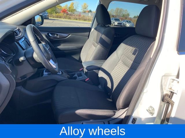 Used 2020 Nissan Rogue SV image 14
