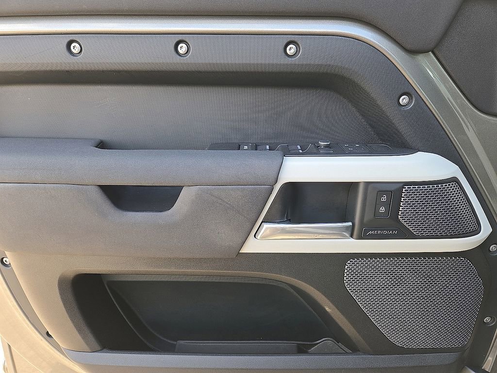 Used 2021 Land Rover Defender 110 SE image 21