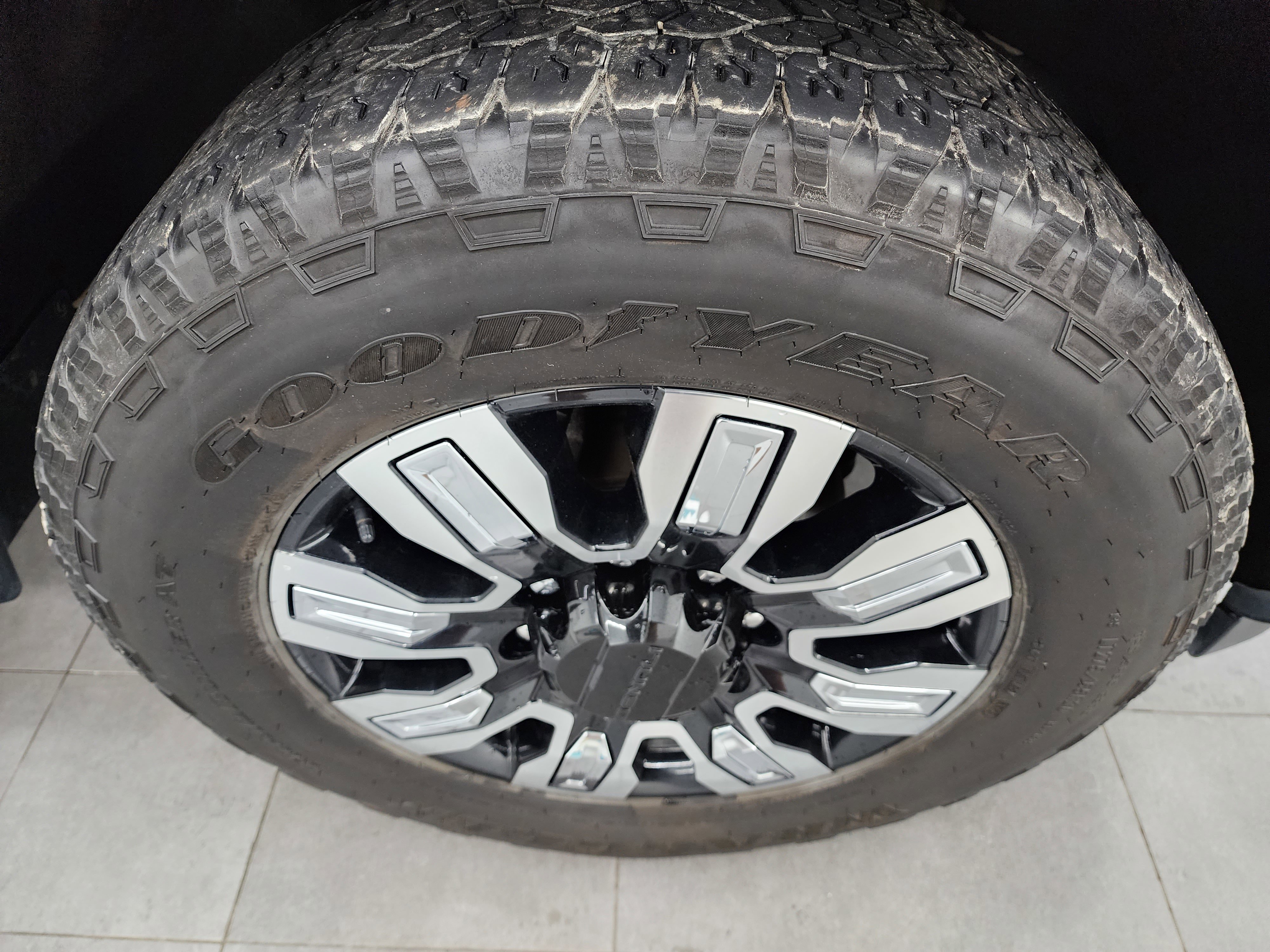 Used 2024 GMC Sierra 2500 Denali w/ Denali Reserve Package image 3