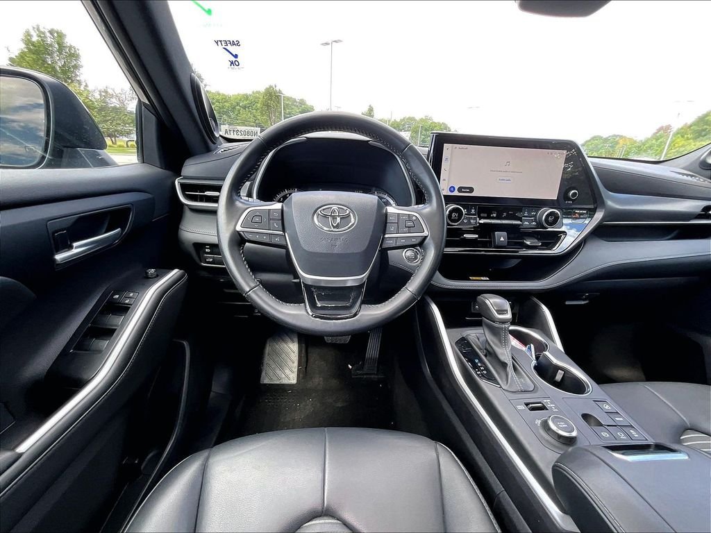 Used 2023 Toyota Highlander XSE AWD/4WD image 18