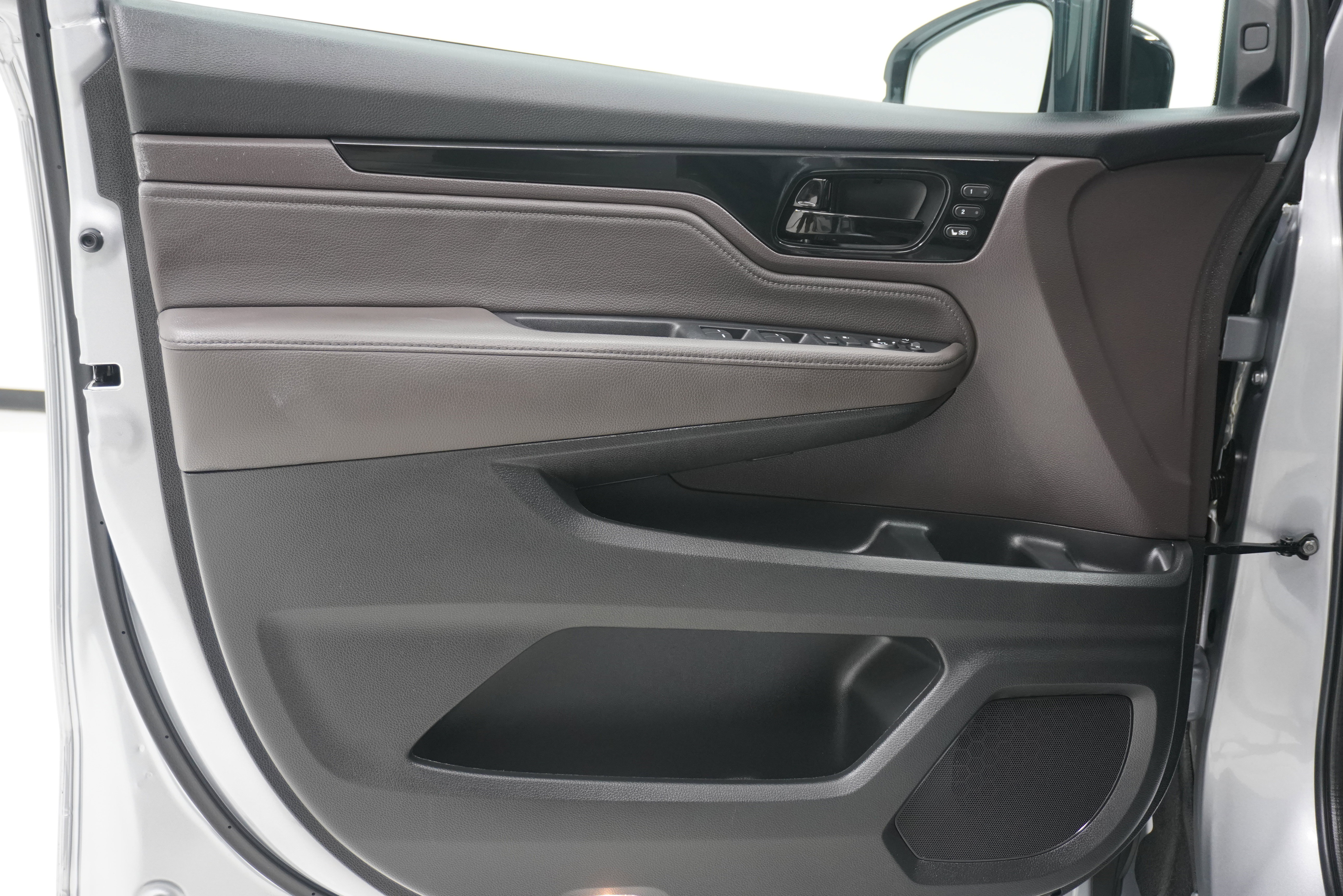 Used 2023 Honda Odyssey Elite image 17