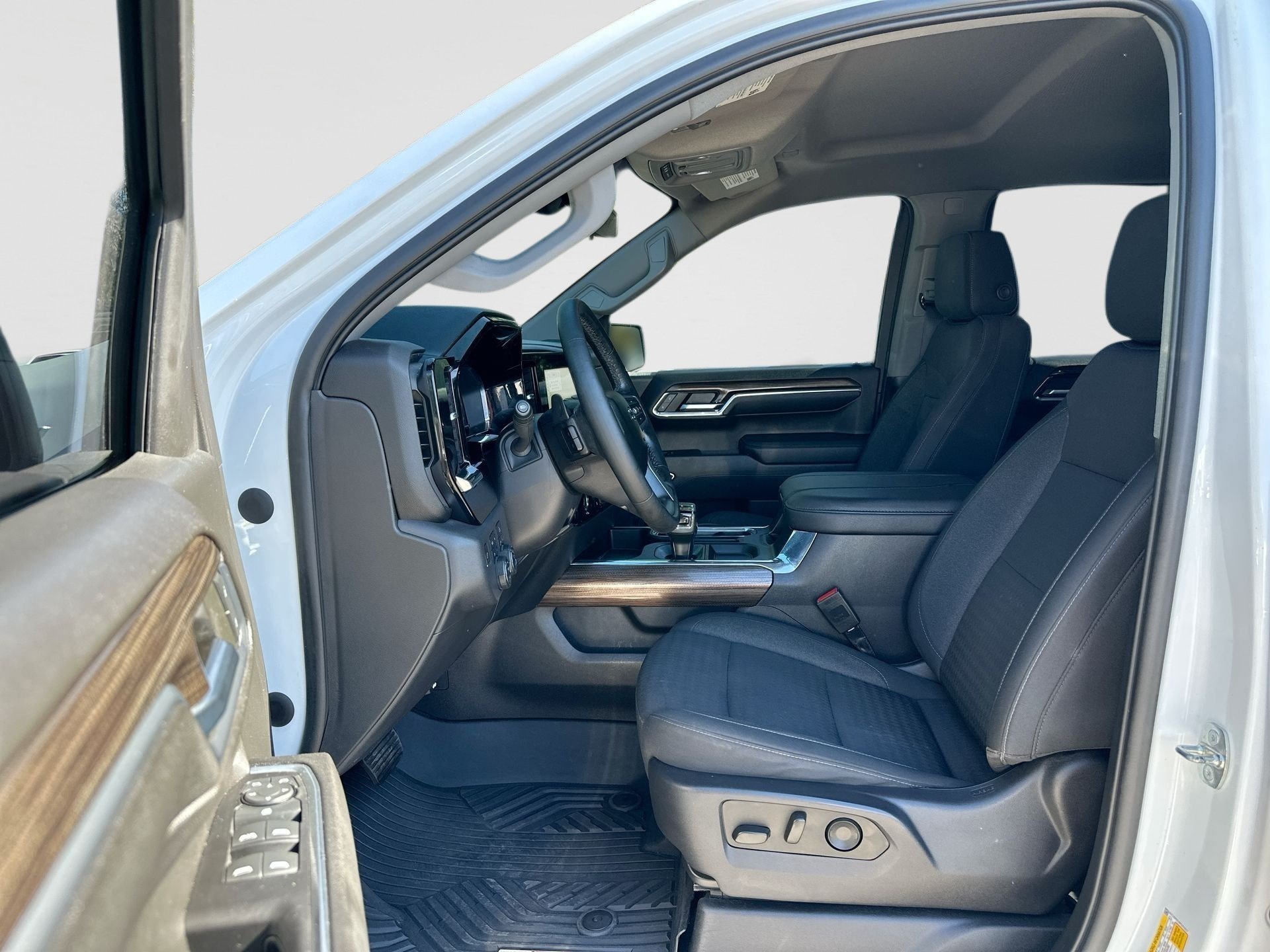 Used 2023 Chevrolet Silverado 1500 LT Trail Boss w/ Protection Package AWD/4WD image 19