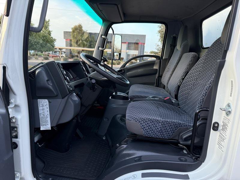 Used 2023 Isuzu NPR RWD image 23