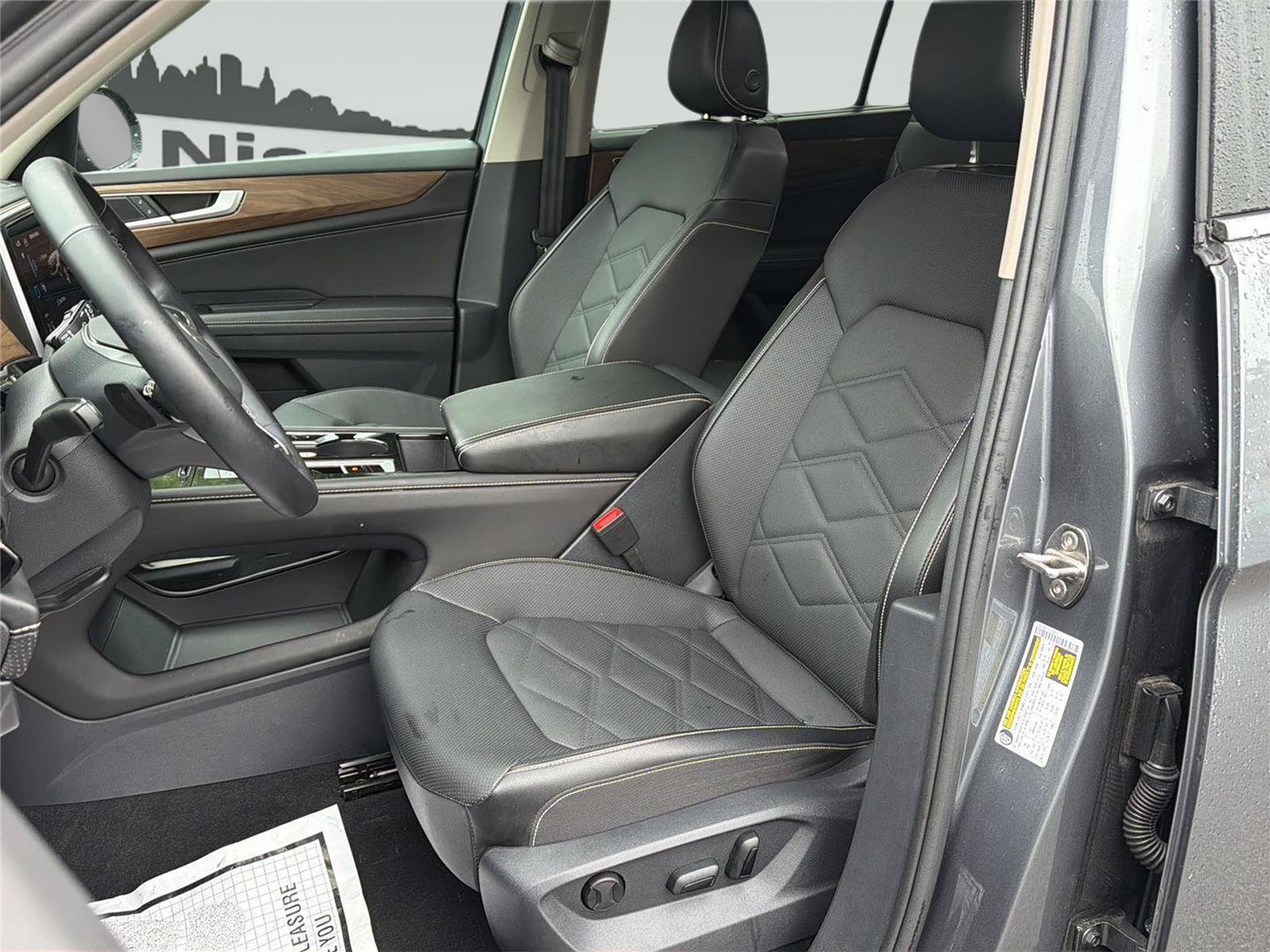 Used 2025 Volkswagen Atlas SE AWD/4WD image 11