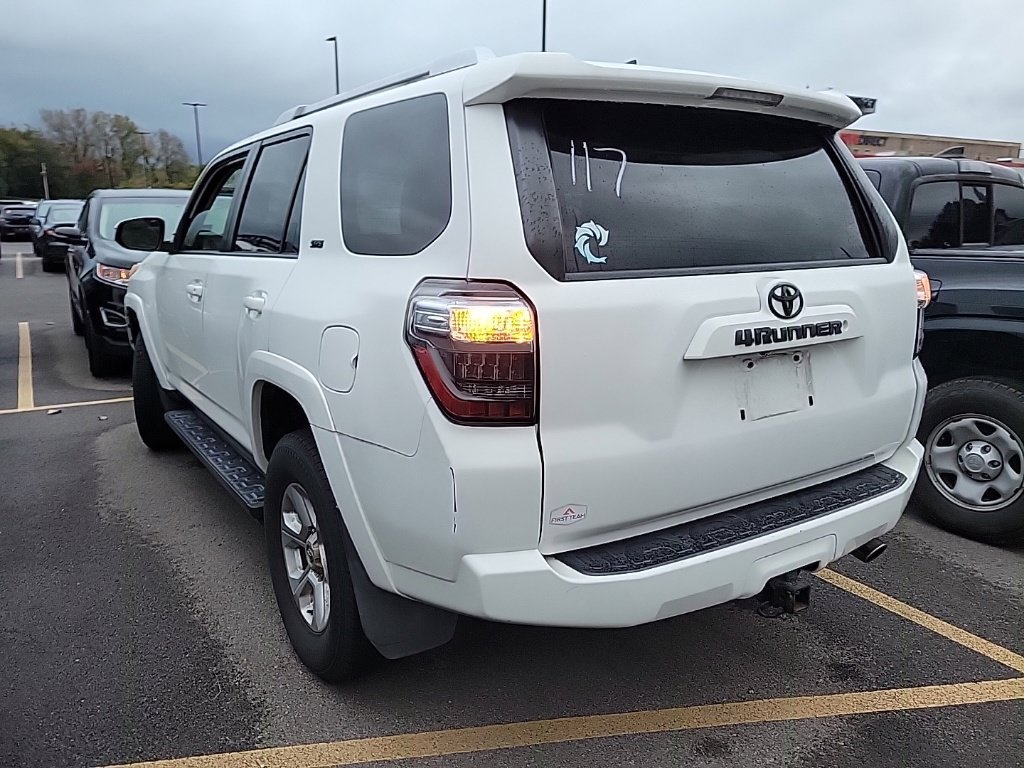 Used 2016 Toyota 4Runner SR5 AWD/4WD image 4