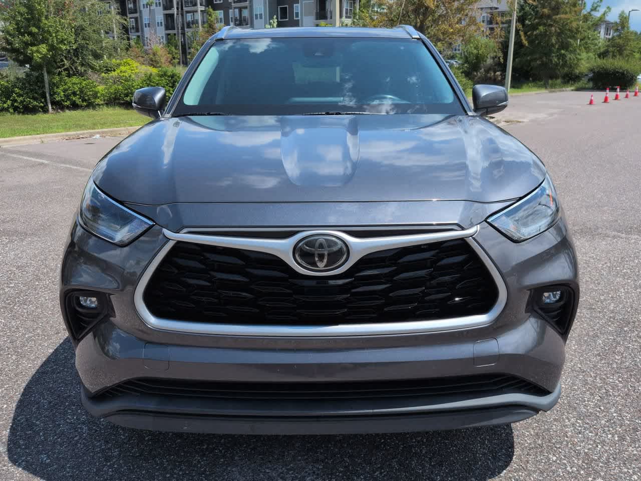 Certified 2021 Toyota Highlander XLE FWD image 9