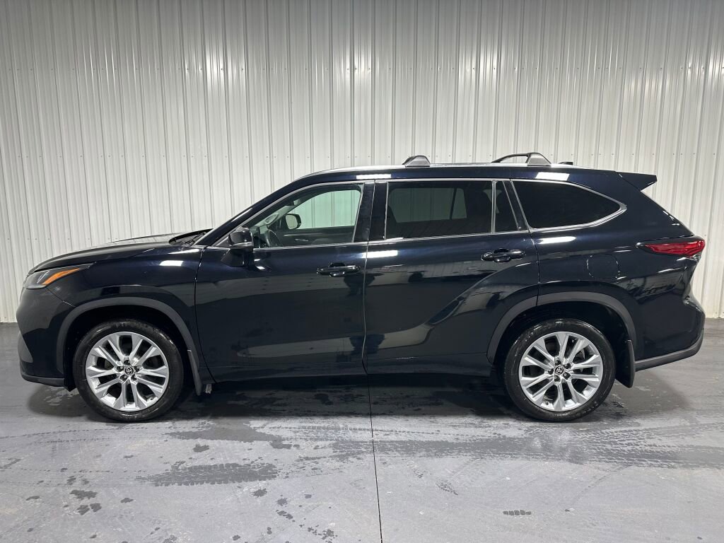 Used 2022 Toyota Highlander Limited AWD/4WD image 4