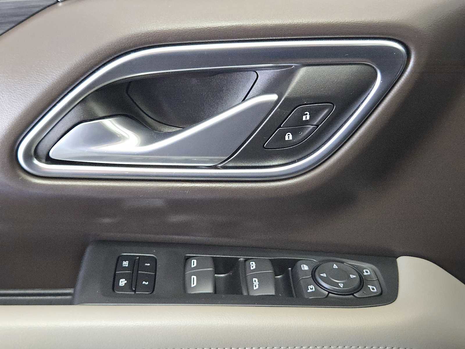 Used 2021 GMC Yukon SLT w/ Rear Media and Nav Package image 21